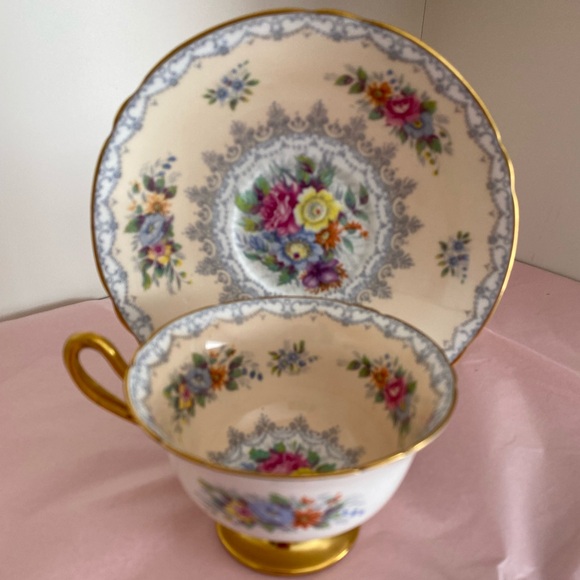 *Rare* Shelley Bone China Teacup and Saucer in Pale Pink Pattern Crochet Pattern - Picture 7 of 11